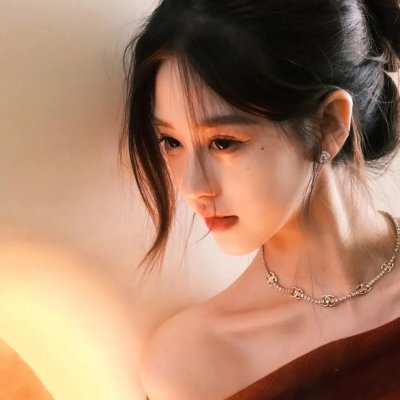 白色，红色与...